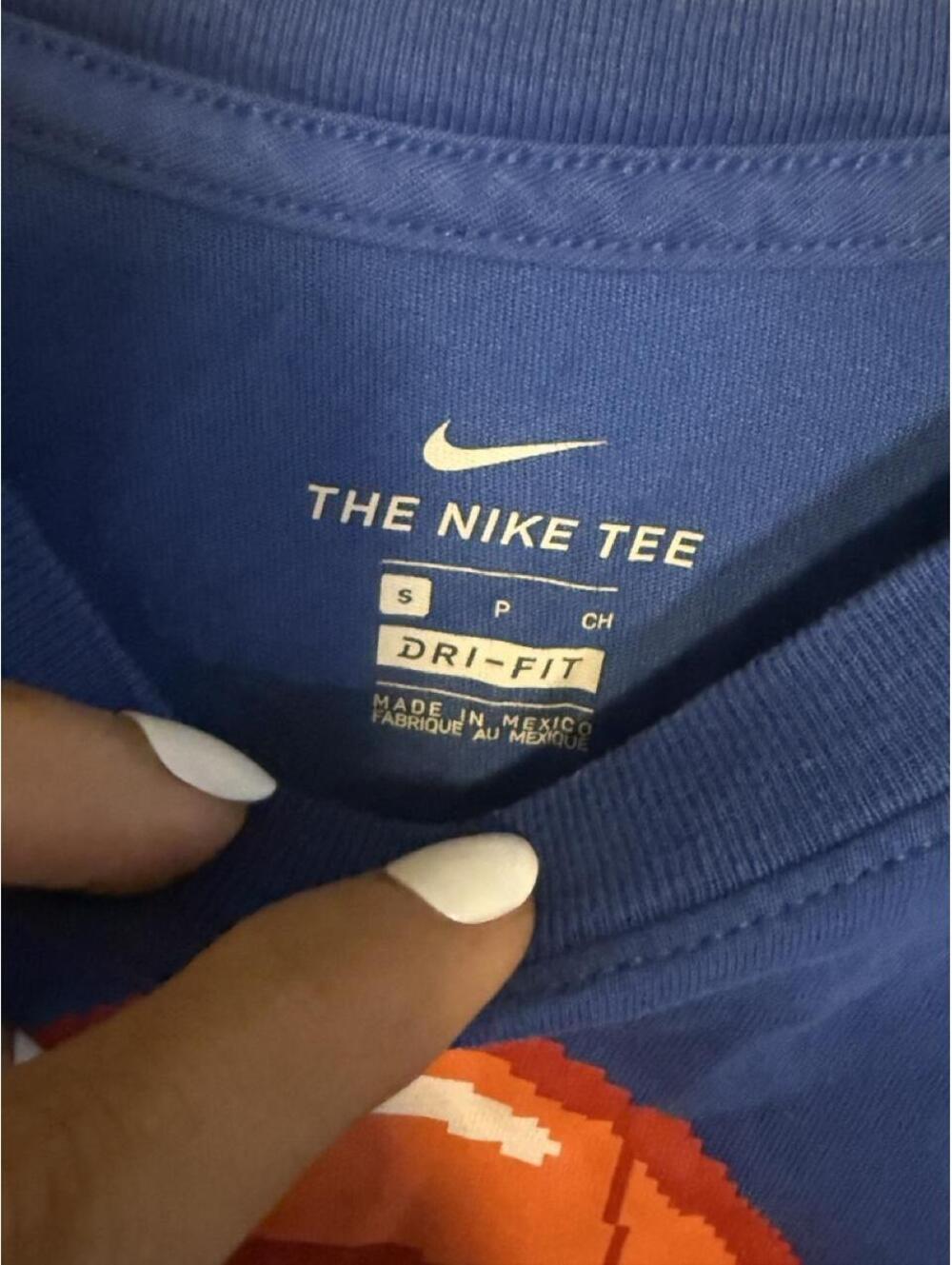 Nike Dri-FIT Blue Graphic T-Shirt The Nike Tee Size Small - Picture 3 of 3